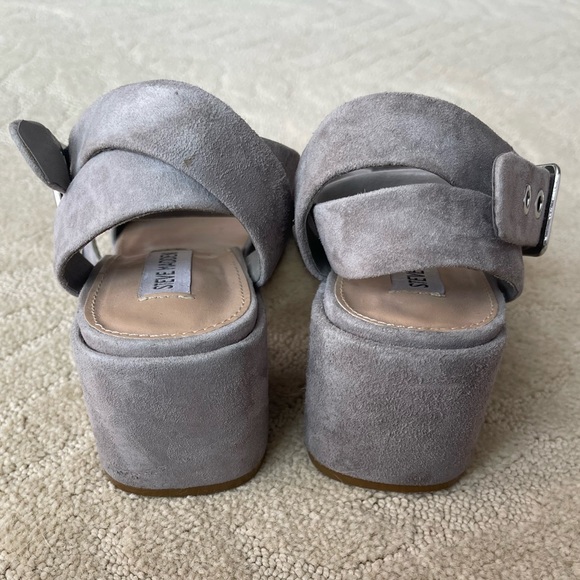 STEVE MADDEN Rotating Suede Sandals - Picture 5 of 8